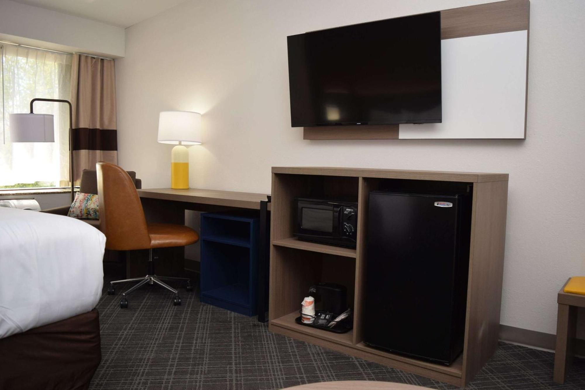 Comfort Inn & Suites Syracuse-Carrier Circle East Syracuse Bagian luar foto