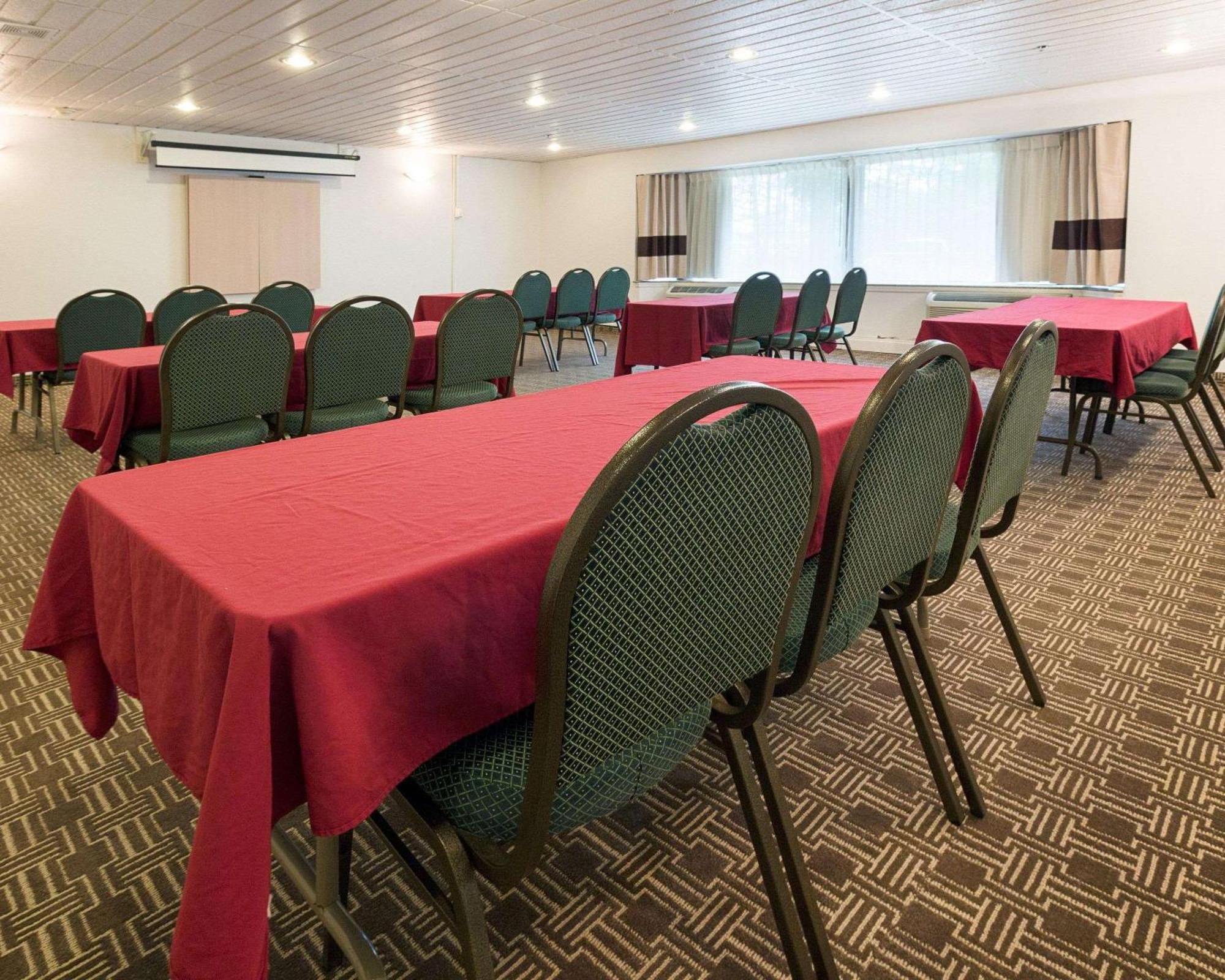 Comfort Inn & Suites Syracuse-Carrier Circle East Syracuse Bagian luar foto