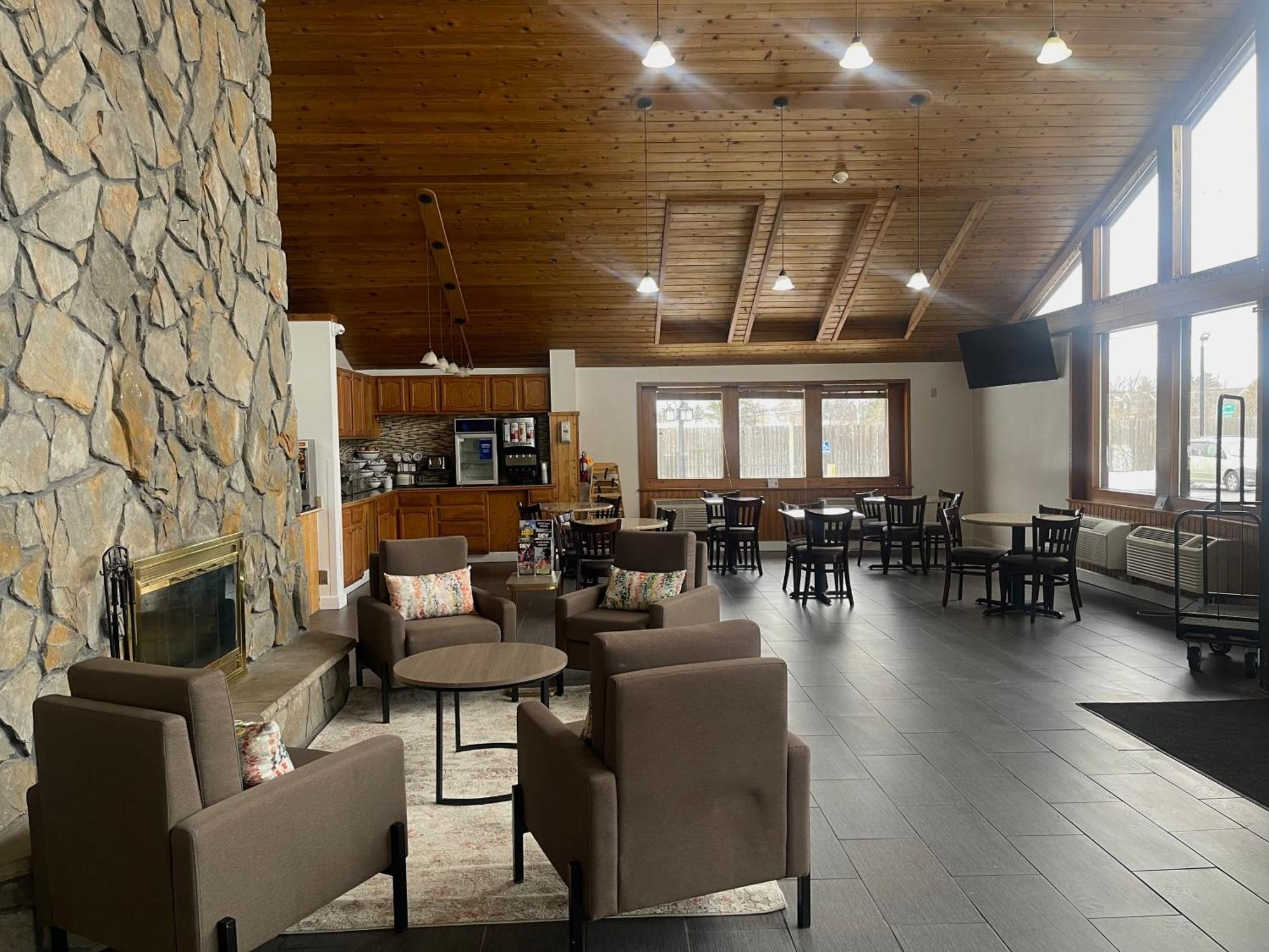 Comfort Inn & Suites Syracuse-Carrier Circle East Syracuse Bagian luar foto