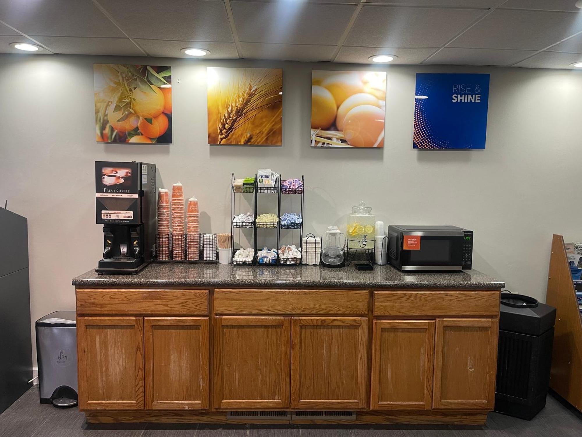 Comfort Inn & Suites Syracuse-Carrier Circle East Syracuse Bagian luar foto