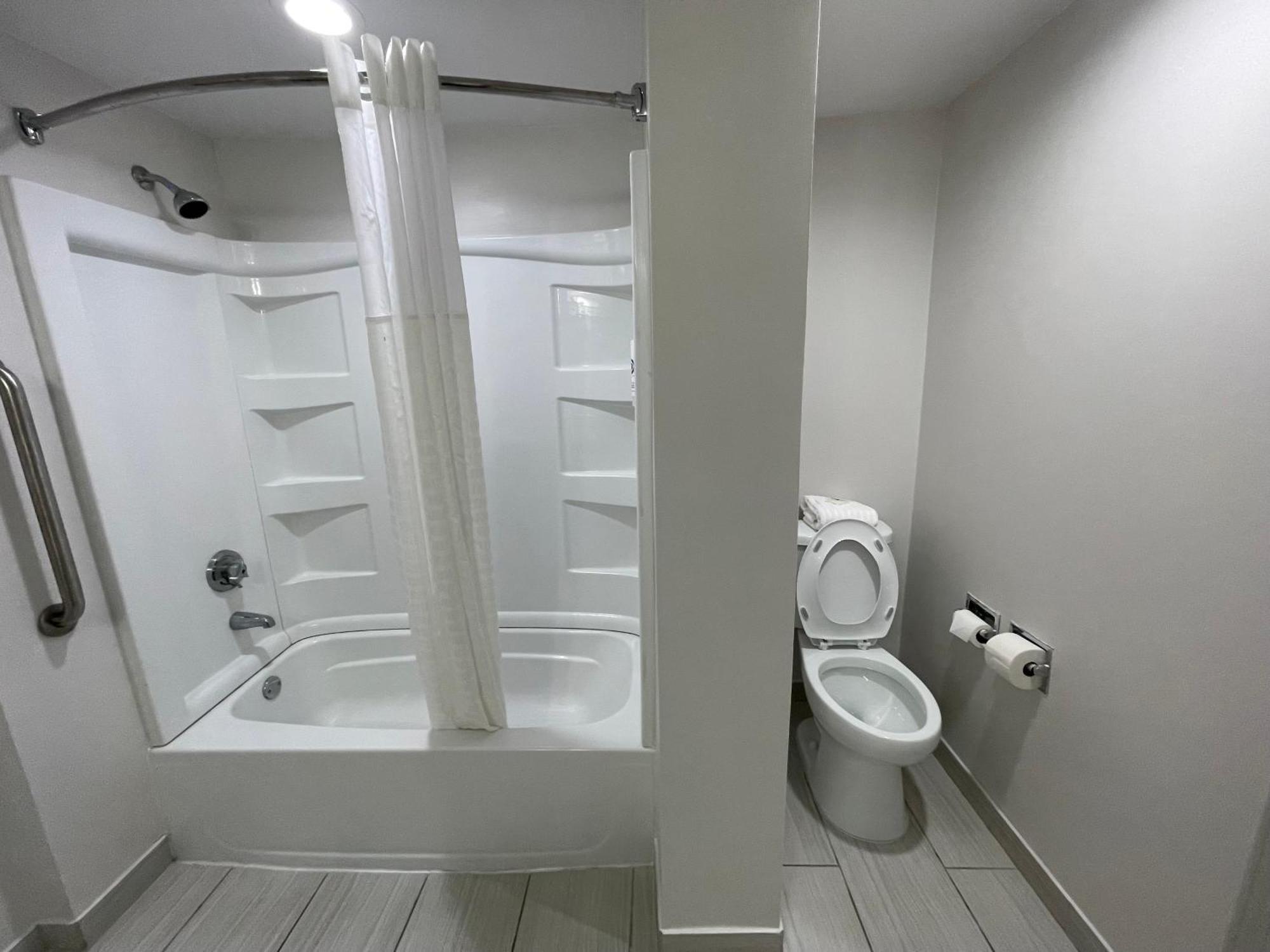 Comfort Inn & Suites Syracuse-Carrier Circle East Syracuse Bagian luar foto